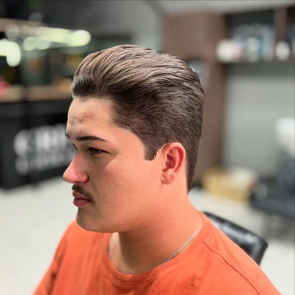 Detalhes de um corte com acabamento nas laterais
