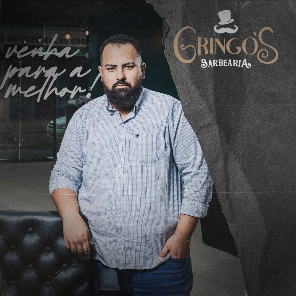 Dono da Gringo’s Barbearia na entrada do estabelecimento