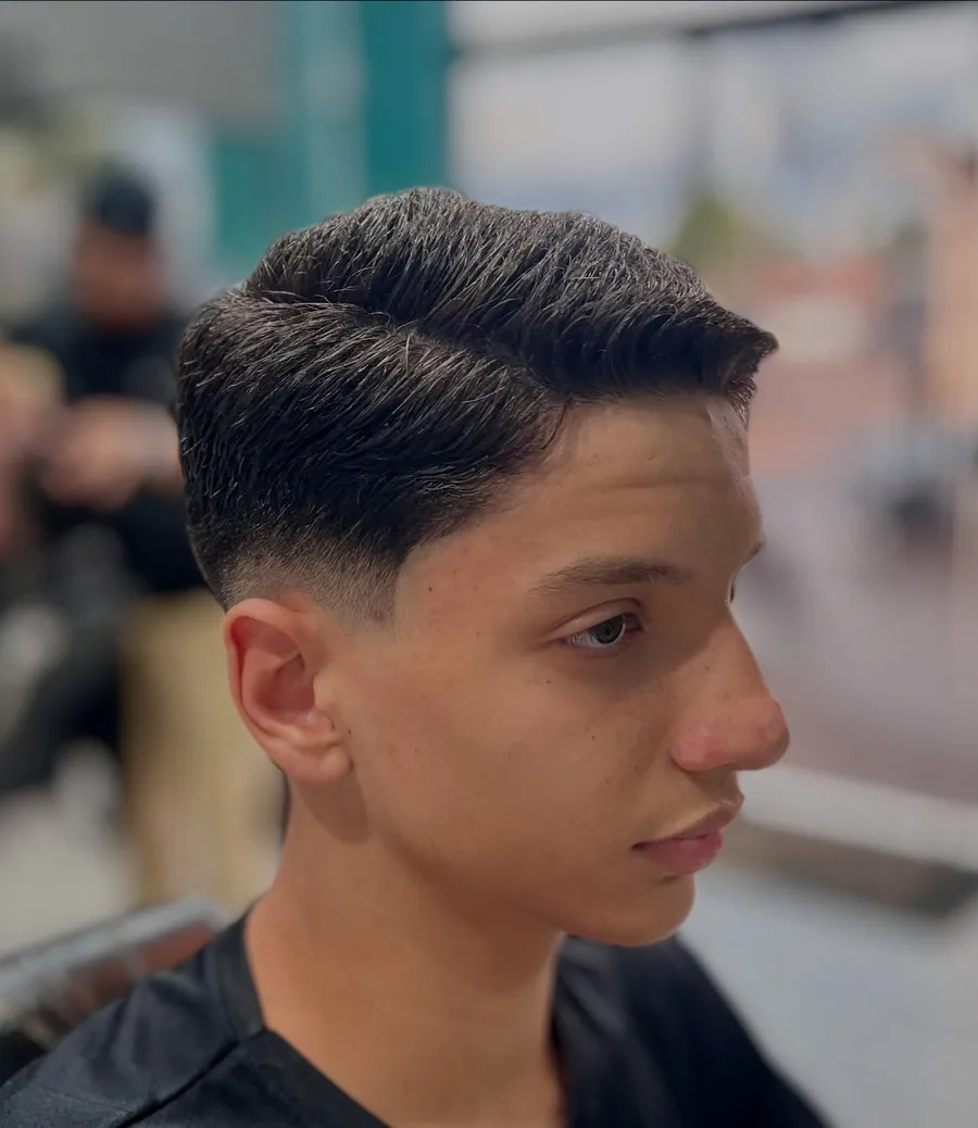 Corte com topo texturizado e laterais curtas